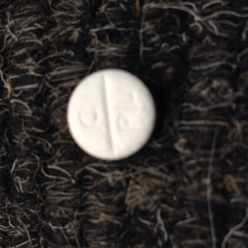 paracetamol tablet op mat